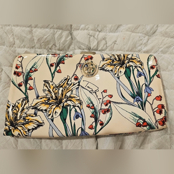 Tory Burch Handbags - TORY BURCH FLORAL CLUTCH